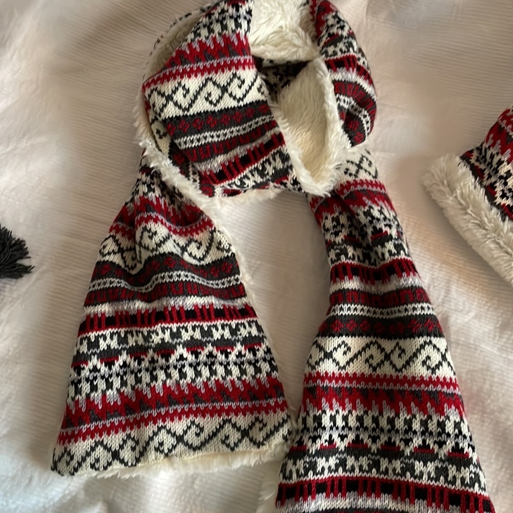 Great cozy scarf ( will sell as set of 3 hat & sock slipper )